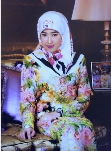 33岁文莱王子妃被剥夺头衔,苏丹罕见决定引发热议,昔日婚礼奢华无比