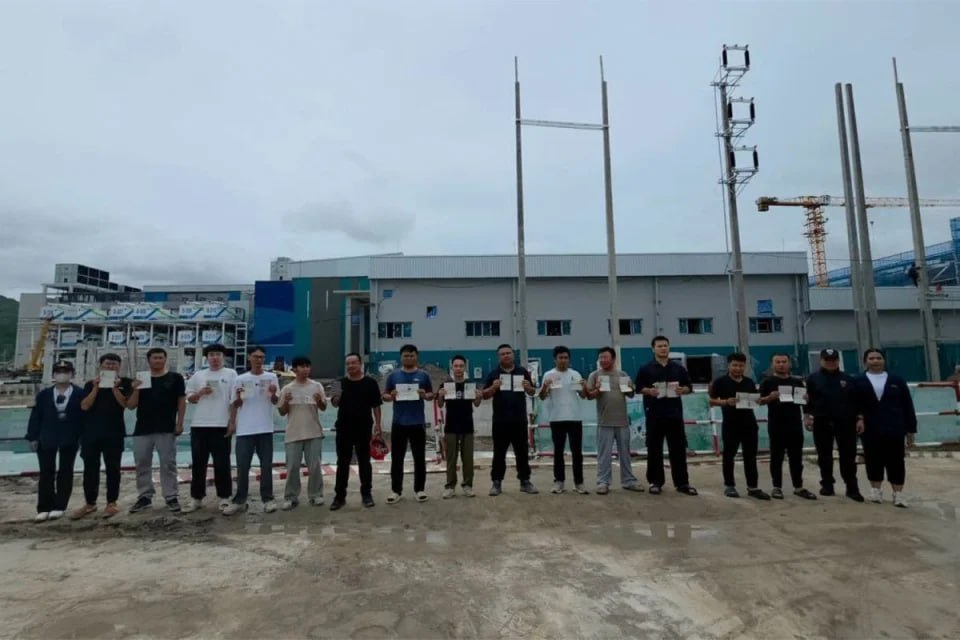 泰国一数据中心项目遭突袭:24名非法务工人员被捕,400多人施工营地有人跳河逃跑