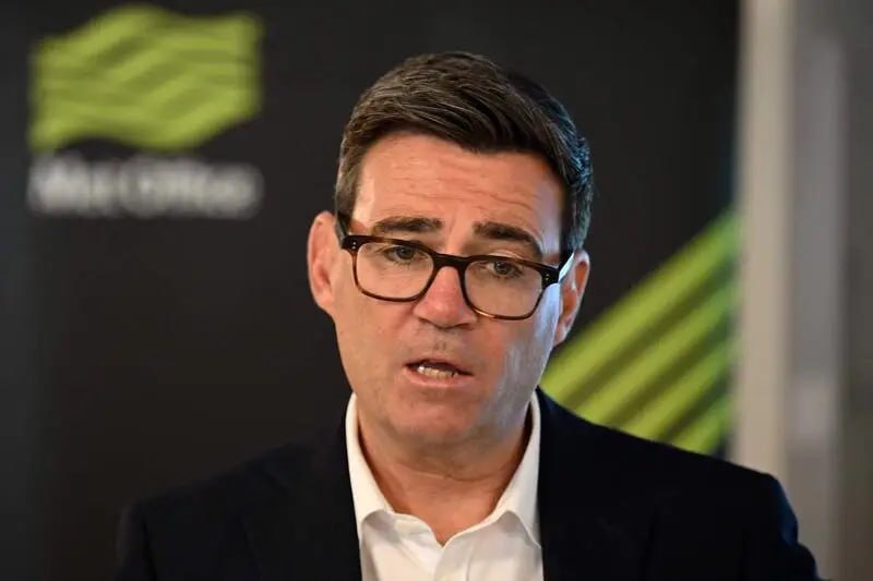 英国首相也遭遇冒充诈骗!伯纳姆误与假冒特朗普幕僚长人士互发消息